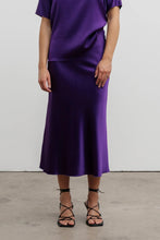 Afbeelding in Gallery-weergave laden, Ahlvar Gallery Hana Satin Skirt - more colors