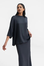Afbeelding in Gallery-weergave laden, Ahlvar Gallery Thess silk tee - more color options