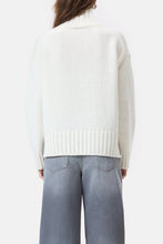 Afbeelding in Gallery-weergave laden, Closed Rollneck Long Sleeves Ivory C96207-98U-22