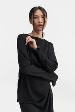 Afbeelding in Gallery-weergave laden, Ahlvar Gallery Lola silk blouse black