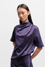 Afbeelding in Gallery-weergave laden, Ahlvar Gallery Lima Satin Tee Plum