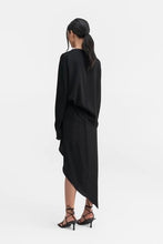 Afbeelding in Gallery-weergave laden, Ahlvar Gallery Lola silk blouse black