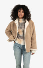 Afbeelding in Gallery-weergave laden, Yaya Oversized Lammy Coat Light Camel 02-001066-510