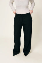 Afbeelding in Gallery-weergave laden, VIVEH JASMINE TROUSERS BLACK 2503-030-08