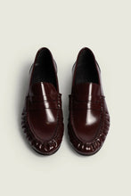 Afbeelding in Gallery-weergave laden, Posa Penny Loafer Wrinkle Polished Burgundy