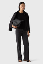 Afbeelding in Gallery-weergave laden, MARVILLE ROAD THE ALBA JACKET Heavy Jersey Stretch Crêpe BLACK