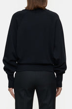 Afbeelding in Gallery-weergave laden, Closed Draped Turtleneck Black C95380-472-EM