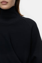 Afbeelding in Gallery-weergave laden, Closed Draped Turtleneck Black C95380-472-EM