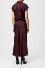 Afbeelding in Gallery-weergave laden, Drykorn NEVIDA SLIPS-SKIRT IN MAXILANGE IN SATIN 130065 - MORE COLOR OPTIONS