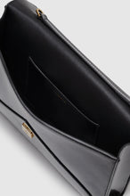Afbeelding in Gallery-weergave laden, Anine Bing Elly Clutch Black High Shine Black A-13-10781-BLK1
