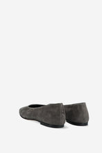 Afbeelding in Gallery-weergave laden, Bilbao Camoscio Iron Grigio