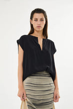 Afbeelding in Gallery-weergave laden, Rabens Saloner Sandwashed Blouse ROSALYN W24267106 Black