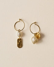 Afbeelding in Gallery-weergave laden, Sessùn SOREN PEARL R-Doré Ref. 24104007 50% Recycled gilded brass 50% Freshwater pearl