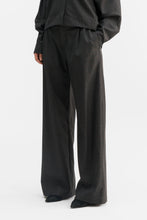 Afbeelding in Gallery-weergave laden, Ahlvar Gallery Mel check trousers, dark grey 1226-08