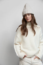 Afbeelding in Gallery-weergave laden, Closed Rollneck Long Sleeves Ivory C96207-98U-22