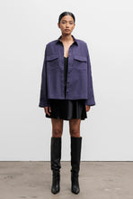 Afbeelding in Gallery-weergave laden, Ahlvar Gallery Kaia Over Shirt Plum
