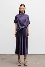 Afbeelding in Gallery-weergave laden, Ahlvar Gallery Hana Satin/ Silk Skirt Plum