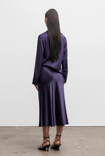 Afbeelding in Gallery-weergave laden, Ahlvar Gallery Hana Satin/ Silk Skirt Plum