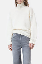 Afbeelding in Gallery-weergave laden, Closed Rollneck Long Sleeves Ivory C96207-98U-22