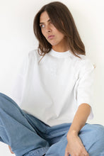 Afbeelding in Gallery-weergave laden, Coucou Mimosa tee short sleeves - White with Coucou logo