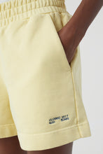 Afbeelding in Gallery-weergave laden, Closed Elastic Short Yellow C92191-46L-EM