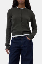 Afbeelding in Gallery-weergave laden, Closed C96913-99E-22 Crew neck cardigan long sleeve - more color options