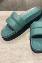 Afbeelding in Gallery-weergave laden, Closed Slipper Sandal C99562-83V-22 Midnight Lake