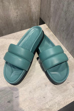 Afbeelding in Gallery-weergave laden, Closed Slipper Sandal C99562-83V-22 Midnight Lake