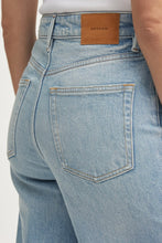 Afbeelding in Gallery-weergave laden, Denham Miku CSB Jeans Mid Blue 02-24-04-11-012