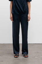 Afbeelding in Gallery-weergave laden, Ahlvar Gallery Ava Trousers Midnight Blue