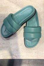 Afbeelding in Gallery-weergave laden, Closed Slipper Sandal C99562-83V-22 Midnight Lake