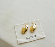 Afbeelding in Gallery-weergave laden, Adorn Drop Earring High Polish