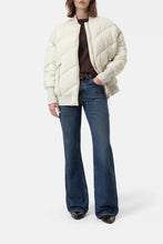 Afbeelding in Gallery-weergave laden, Closed Quilted Jacket Shortbread Beige C97688-69W-22
