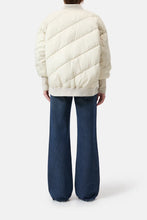Afbeelding in Gallery-weergave laden, Closed Quilted Jacket Shortbread Beige C97688-69W-22