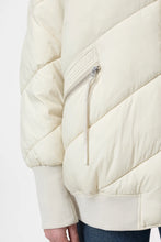 Afbeelding in Gallery-weergave laden, Closed Quilted Jacket Shortbread Beige C97688-69W-22