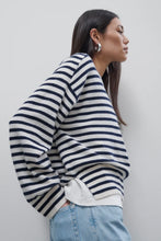 Afbeelding in Gallery-weergave laden, Closed Crew Neck Long Sleeve Ivory C96403-99A-ST