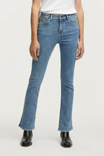 Afbeelding in Gallery-weergave laden, Denham Brittany Bootcut AMSW Mid Blue 02-23-02-11-039