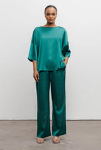 Afbeelding in Gallery-weergave laden, Ahlvar Gallery Teddy Satin Tee 9747 (Color Optiions)