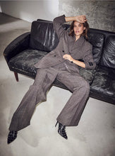 Afbeelding in Gallery-weergave laden, Haute L'Amitié HL10844 Waist Fit Check Blazer  Mocca
