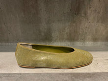 Afbeelding in Gallery-weergave laden, Odare Lilly ballerina suède with rhinestones
