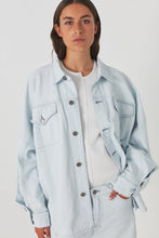 Afbeelding in Gallery-weergave laden, Rabens Saloner Jeja Light Shirt Jacket Denim W24120104
