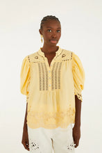 Afbeelding in Gallery-weergave laden, Farm Rio 369889 L0032  YELLOW ROMANTIC RICHELIEU SHORT SLEEVE BLOUSE
