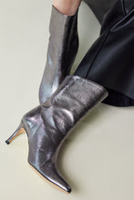 Afbeelding in Gallery-weergave laden, Femmes Du Sud Denise Metallic Boot (Color Options)
