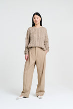 Afbeelding in Gallery-weergave laden, CHPTR-S Chic Pants Double Pleaded Pants Taupe
