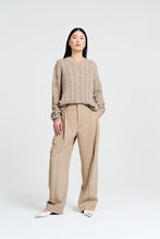 Afbeelding in Gallery-weergave laden, CHPTR-S Chic Pants Double Pleaded Pants Taupe
