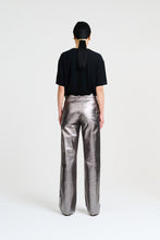 Afbeelding in Gallery-weergave laden, CHPTR-S Hazy Pants High Rise Wide Fit Graphite Metallic
