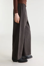 Afbeelding in Gallery-weergave laden, Bellerose JOLINE P1959 DARK ROAST PANTS
