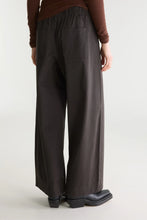 Afbeelding in Gallery-weergave laden, Bellerose JOLINE P1959 DARK ROAST PANTS
