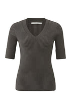 Afbeelding in Gallery-weergave laden, Yaya V-neck Rib Sweater Half Sleeve 01-000246-309 Mulch Brown
