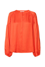 Afbeelding in Gallery-weergave laden, Rabens Saloner CONTRAST LACE SHIRT - LISSY W26208103 Deep mandarin

